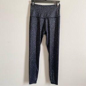 BEYOND YOGA High Rise Black and Gray Animal Print Leggings Size Medium